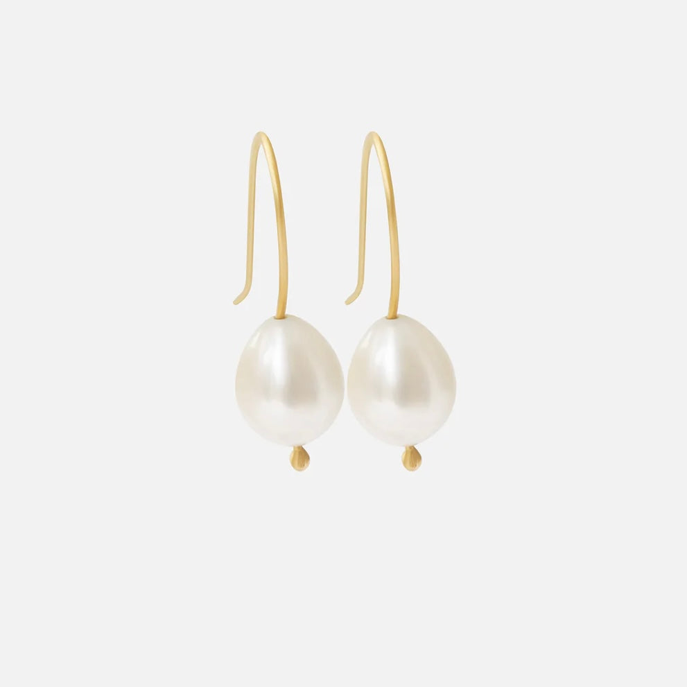 White Pearl Drop / Earring