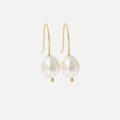 White Pearl Drop / Earring