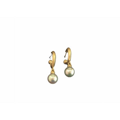 Details  Introducing the Classic Pearl Hoop Earring, a timeless design that adds an elegant touch to any outfit. Crafted with high-quality materials, these earrings are perfect for both formal occasions and everyday wear.  Hoop 15MM  8-10 MM WHITE JAPANESE ROUND PEARL